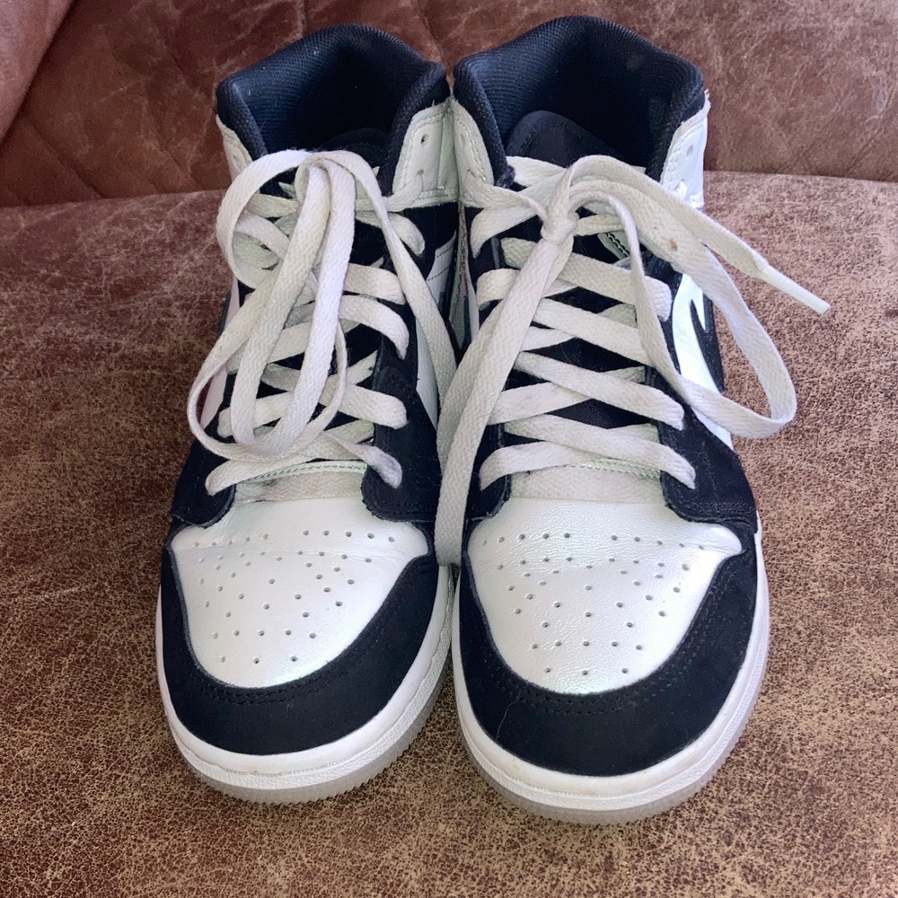 Nike Jordans Black and pearl White High-Top Sneakers - Picture 3 of 6
